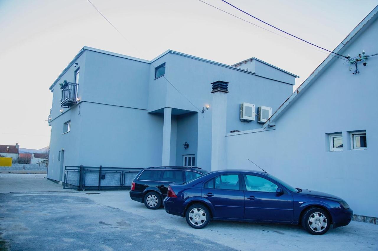 Mark'S Palace Nikšić エクステリア 写真
